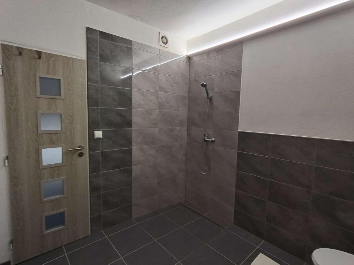 Apartmany Nad Splavem Znojmo Exterior foto